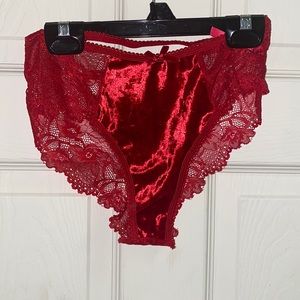 Seven till midnight to piece, Santa shoulder bra, panty set Sz Sm